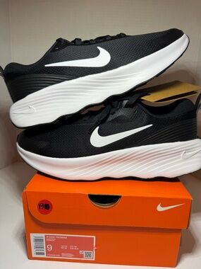 Nike women’s Promina 9W